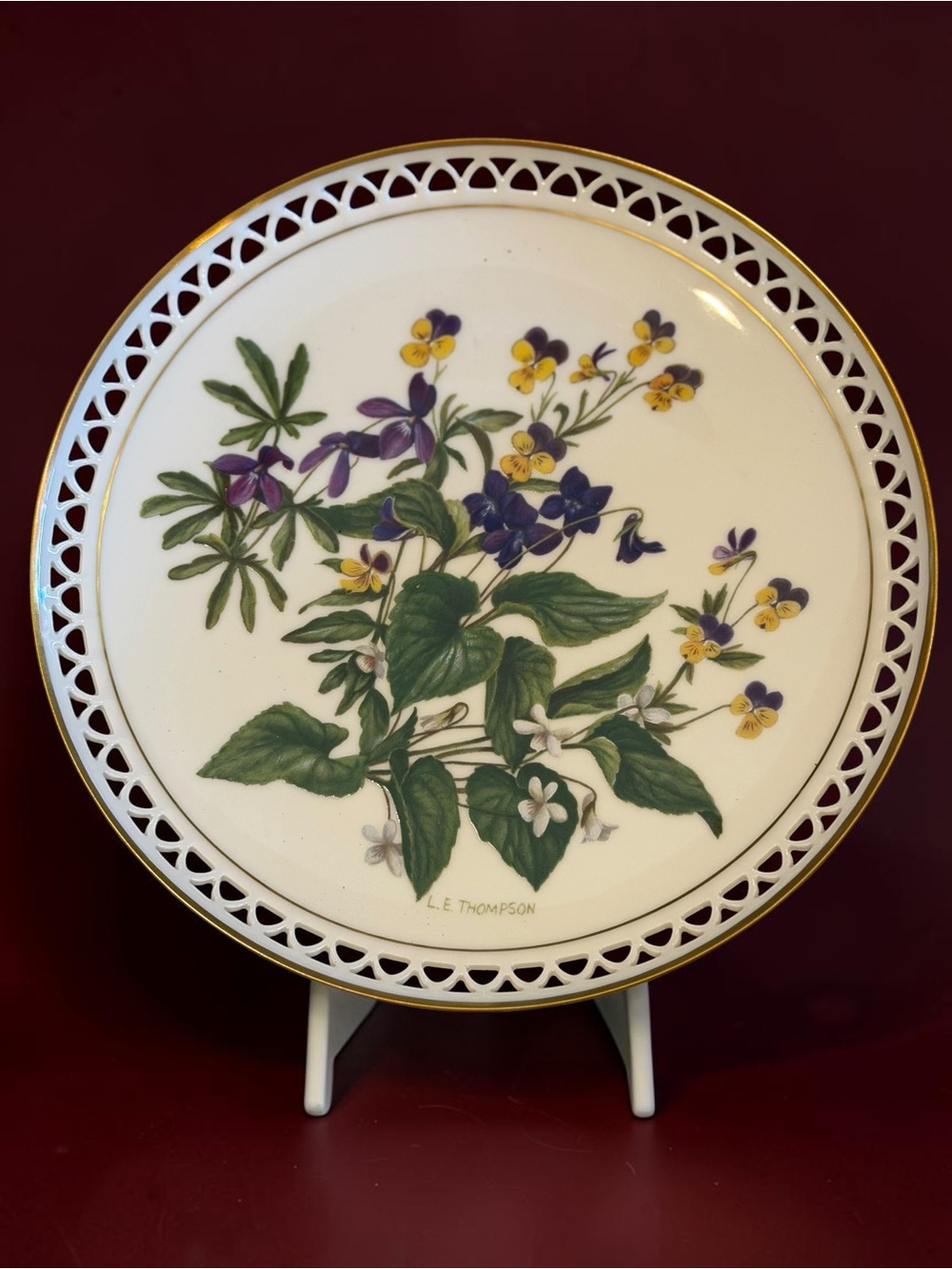 Bing Grondahl April Country Garden Calendar Plate 1984 Johnny Jump-Ups Violets